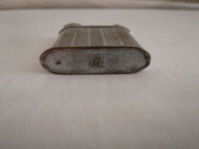 Accendino antico in argento Myon.