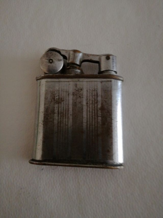 Accendino antico in argento Myon.