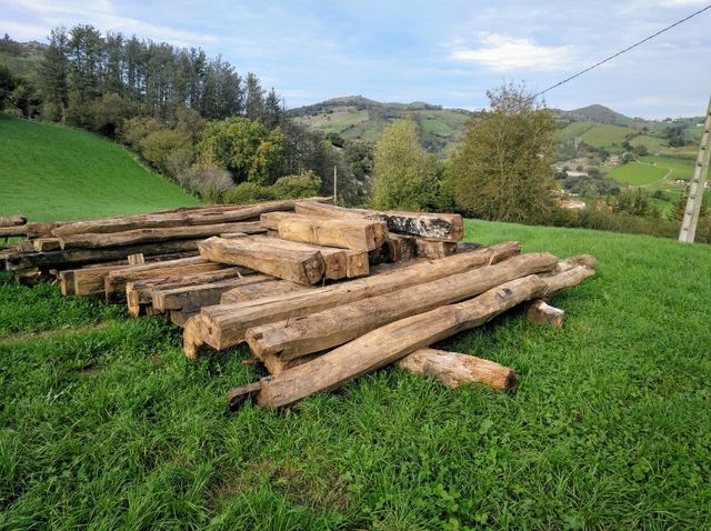 SE BUSCA VIGAS Y TARIMA DE ROBLE