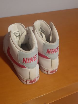 Zapatilla bota retro Nike mujer de segunda mano por 35 EUR en Gijón en  WALLAPOP