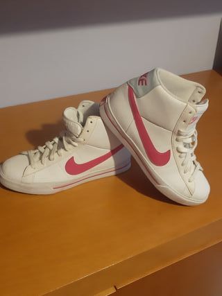 Zapatilla bota retro Nike mujer de segunda mano por 35 EUR en Gijón en  WALLAPOP