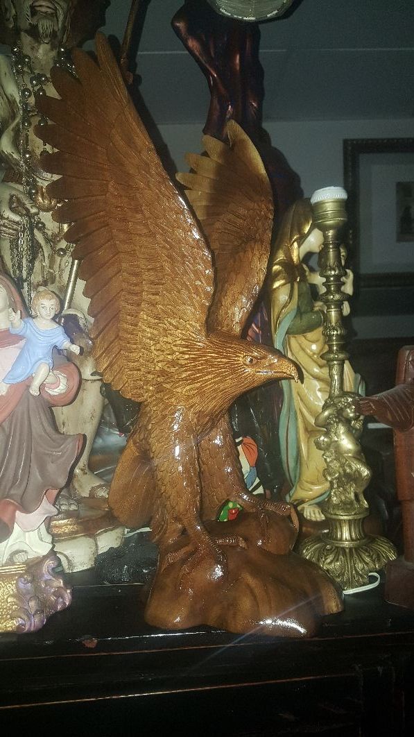 TALLA DE ÁGUILA ECHA A MANO DE MADERA NOBLE