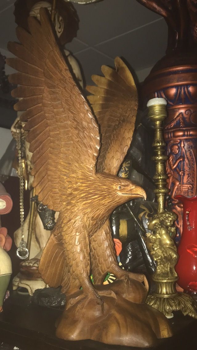 TALLA DE ÁGUILA ECHA A MANO DE MADERA NOBLE