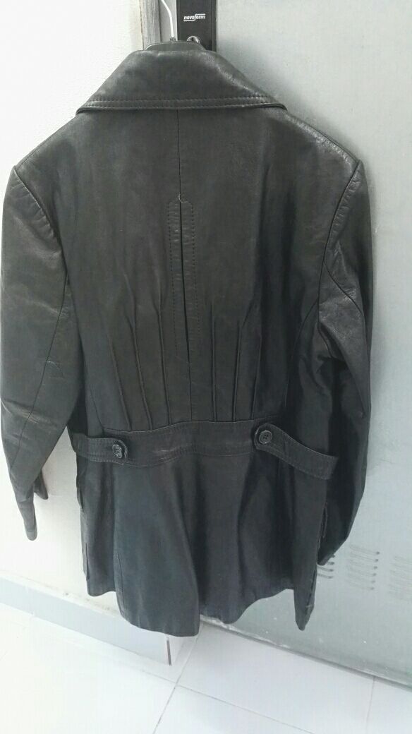 Abrigo cuero negro