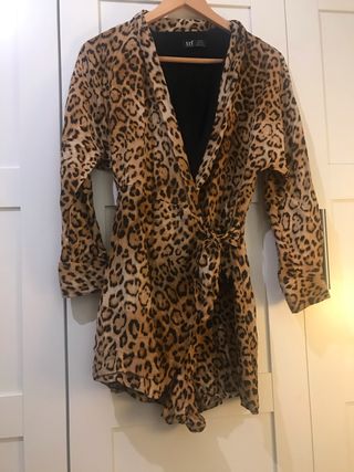 Vestido Mono Leopardo Zara de segunda mano por 20 EUR en Madrid en WALLAPOP