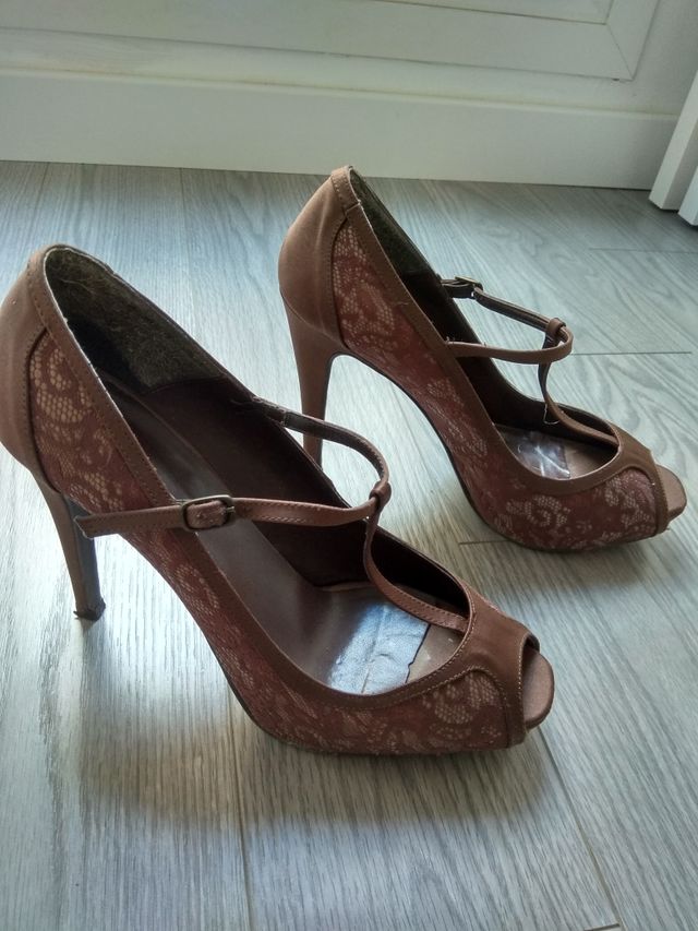 zapatos tacón marrón. 40