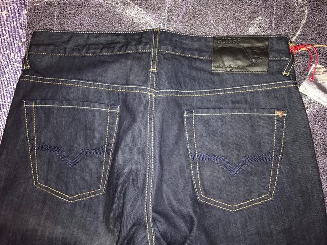 Pantalón vaquero Guess SIN ESTRENAR