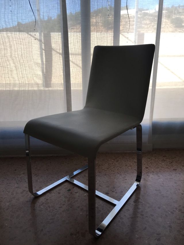 Sillas símil piel blanco