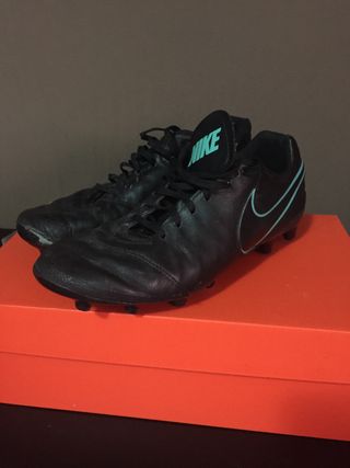 botas de futbol nike negras enteras