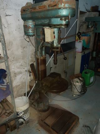 Taladro columna de segunda mano por 550 EUR en Saron en WALLAPOP