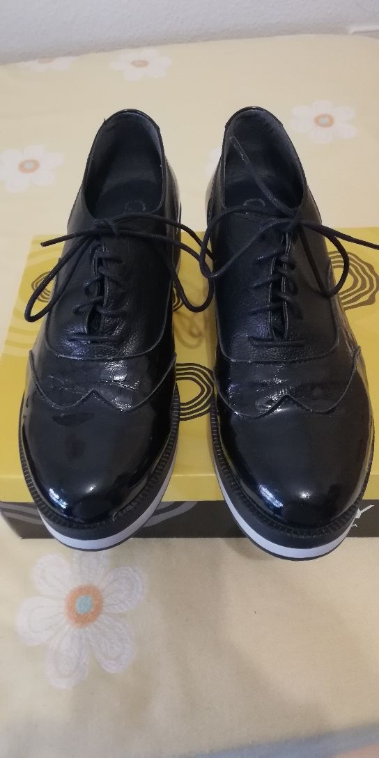 Zapatos de piel . Talla 41