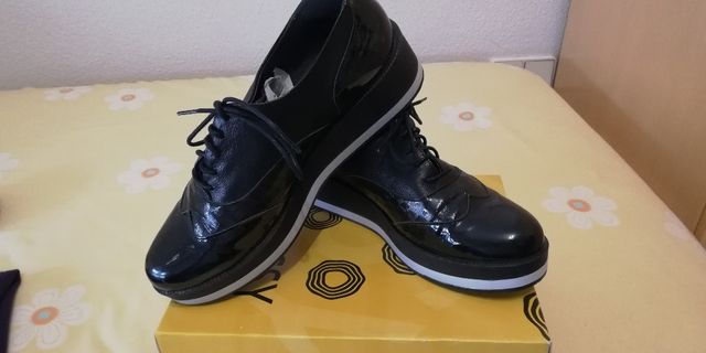 Zapatos de piel . Talla 41