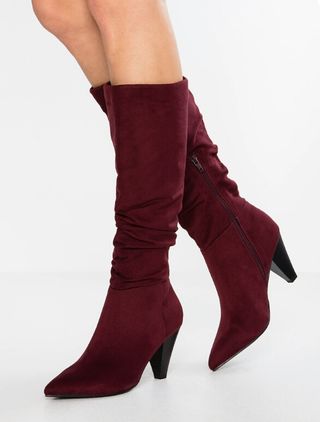 Botas altas Burdeos de segunda mano por 18 EUR en San Jose de La Rinconada  en WALLAPOP