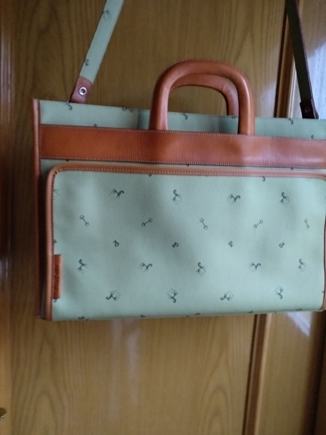 Petusco. Bolso Maletín con muchos compartimientos.