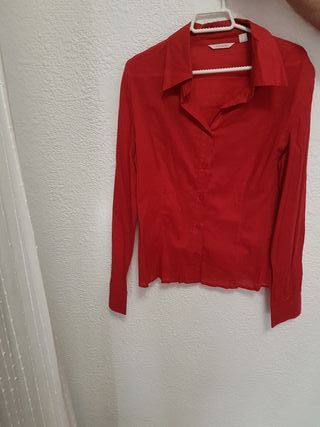 Camisa roja mango de segunda mano por 5 € en Valencia en Camisa roja mango de segunda mano por 5 € en Valencia en