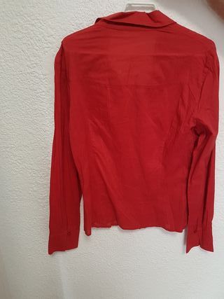 Camisa roja mango de segunda mano por 5 € en Valencia en Camisa roja mango de segunda mano por 5 € en Valencia en