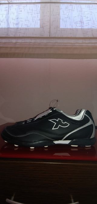 Botas futbol kipsta zapatillas cesped decathlon 42 de segunda mano por 15  EUR en Illescas en WALLAPOP