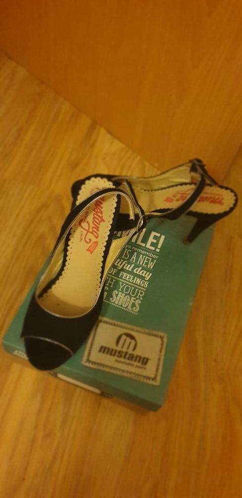 zapatos/sandalias mustang