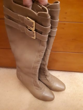 Botas altas tacon corrido nº37 de segunda mano por 5 EUR en Bilbao en  WALLAPOP