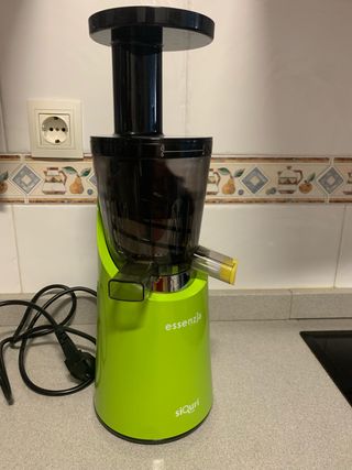 Extractor lento de zumos Essenzia PRO Green de segunda mano por 245 EUR en  Roquetas de Mar en WALLAPOP