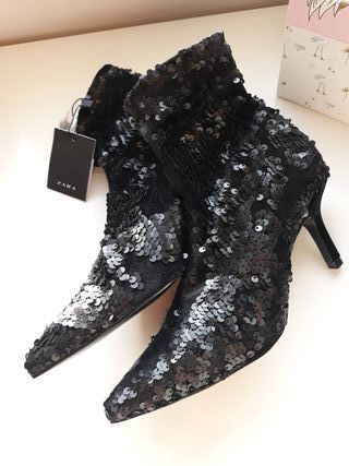 Botines elásticos Zara NUEVOS de segunda mano por 22 EUR en Madrid en  WALLAPOP