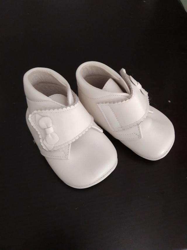 Botas piel bebé talla 16