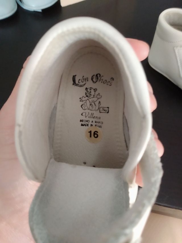 Botas piel bebé talla 16