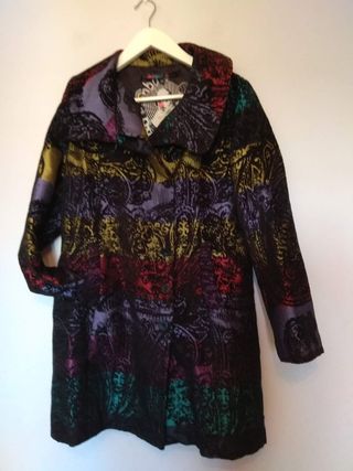 Abrigo Rainbow de segunda mano por 23 € en Ourense en WALLAPOP Abrigo Desigual de segunda mano en Ourense en WALLAPOP