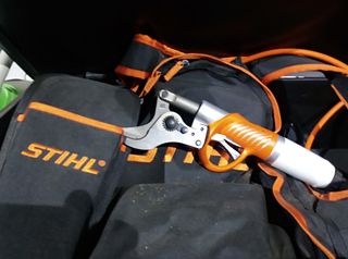 Tijeras Eléctricas de Poda Stihl ASA 85 NUEVAS de segunda mano por 1.800  EUR en Los Yébenes en WALLAPOP