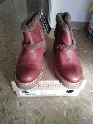 Botas piel y pelo oveja NOBRAND NUEVAS de segunda mano por 56 EUR en Gavà  en WALLAPOP