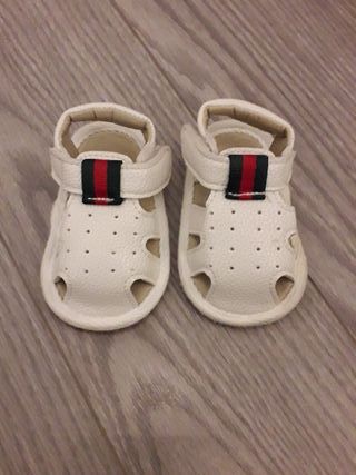 Zapatos sandalias bebe número 17 o 18 de segunda mano por 7 EUR en Abrera  en WALLAPOP