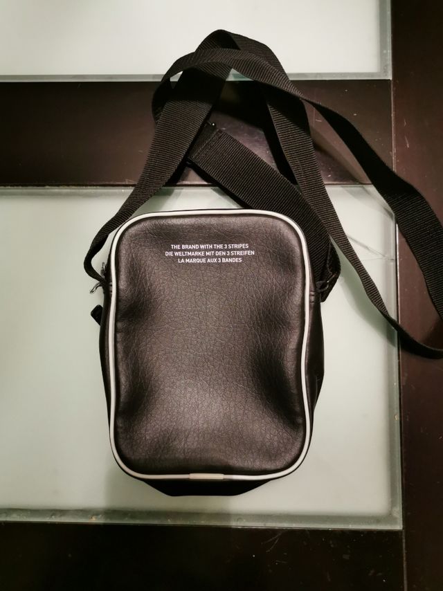gravedad Jajaja Sofocante Bolso / bandolera Adidas de cuero de segunda mano por 20 € en Madrid en WALLAPOP gravedad Jajaja Sofocante Bolso / bandolera Adidas de cuero de segunda mano por 20 € en Madrid en WALLAPOP