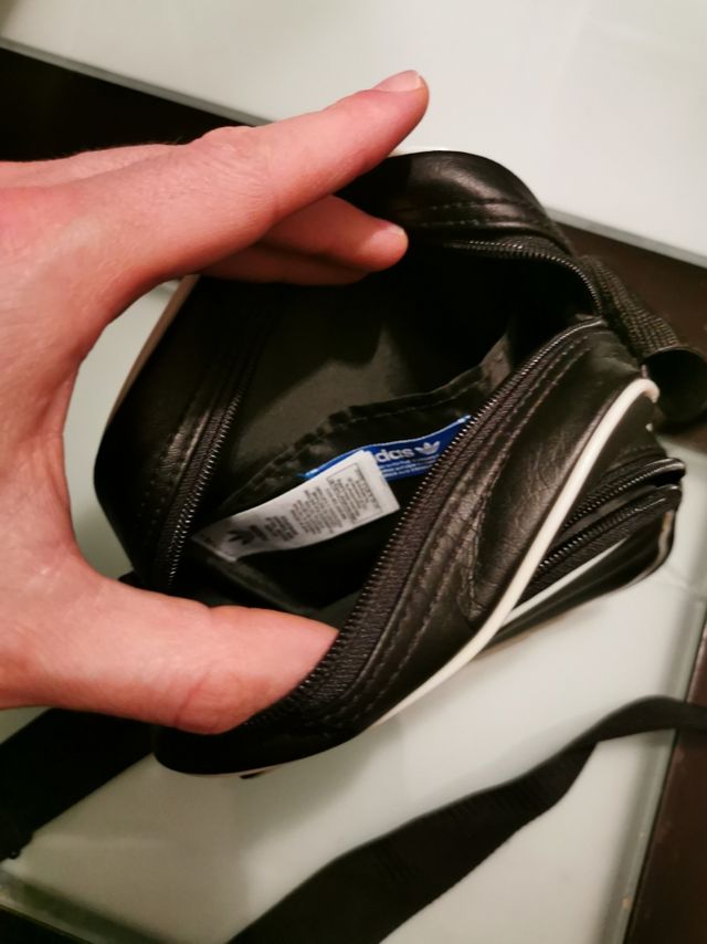 gravedad Jajaja Sofocante Bolso / bandolera Adidas de cuero de segunda mano por 20 € en Madrid en WALLAPOP gravedad Jajaja Sofocante Bolso / bandolera Adidas de cuero de segunda mano por 20 € en Madrid en WALLAPOP