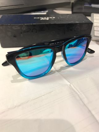 Gafas de sol HAWKERS Kids para niñas/os de segunda mano por 13 € en  Barcelona en WALLAPOP