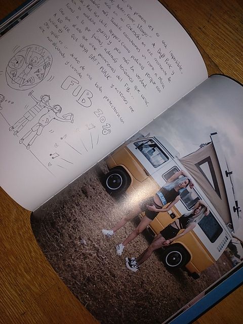 Libro firmado around the corner