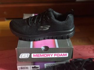 skechers memory foam negras