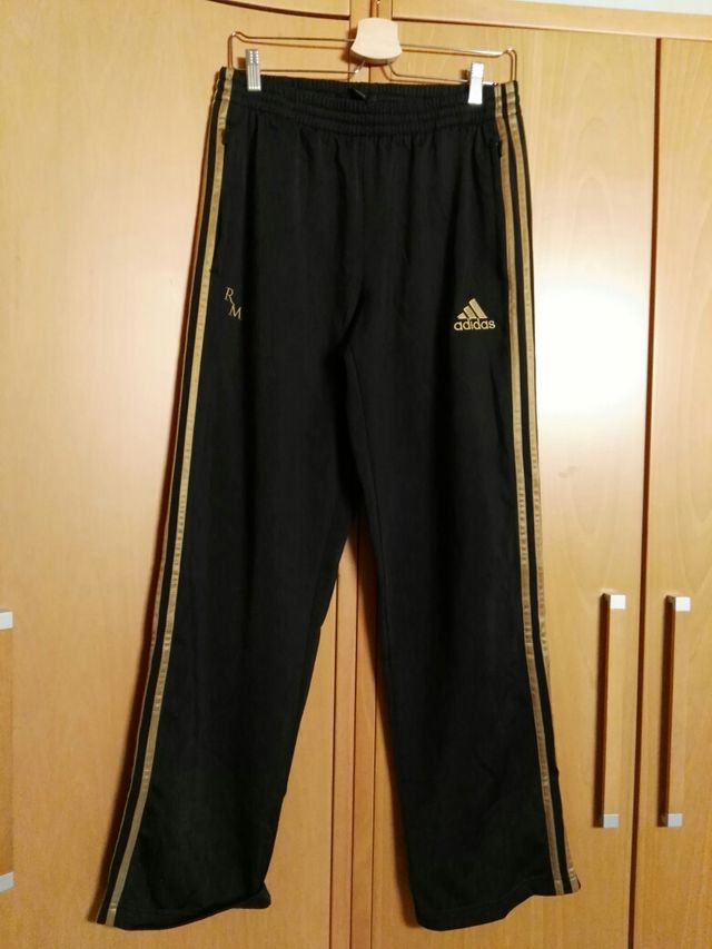 ESPECTACULAR CHÁNDAL OFICIAL REAL MADRID M