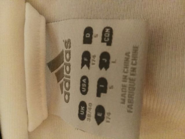 ESPECTACULAR CHÁNDAL OFICIAL REAL MADRID M