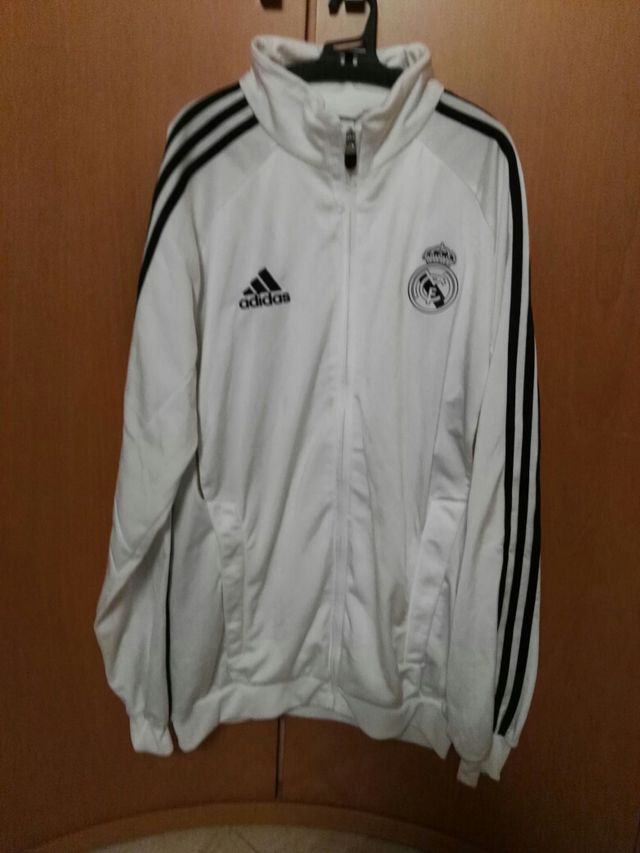 ESPECTACULAR CHÁNDAL OFICIAL REAL MADRID M