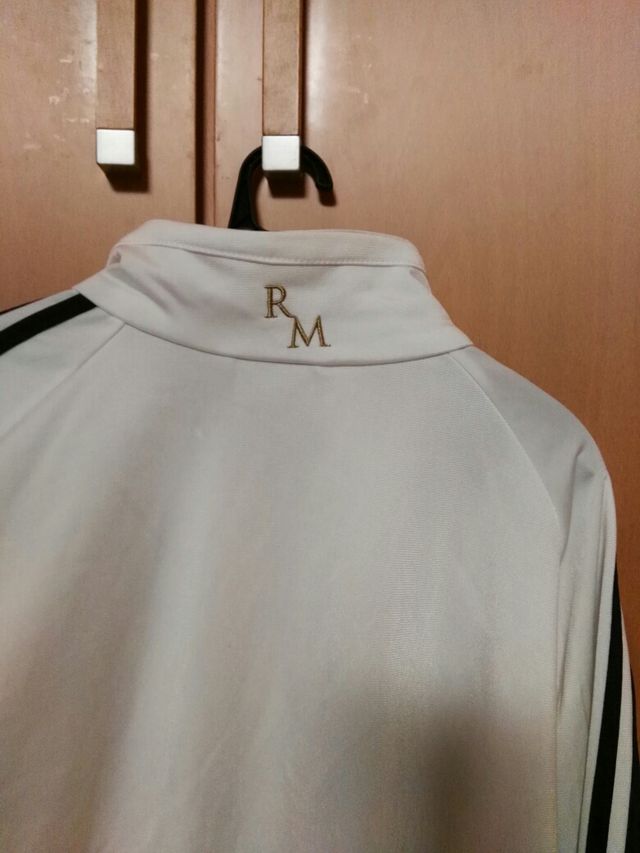 ESPECTACULAR CHÁNDAL OFICIAL REAL MADRID M