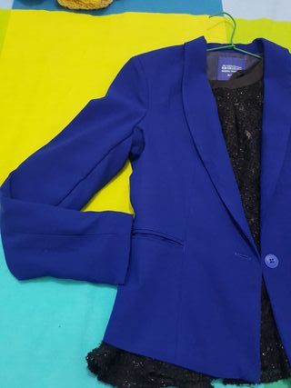 Americana azul de mujer talla S O XS de segunda mano por 15 EUR en  Barcelona en WALLAPOP