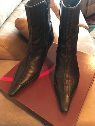 Botin marrón chocolate de segunda mano por 30 EUR en A Coruña en WALLAPOP