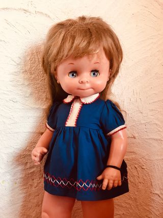muñeca graciosa de famosa