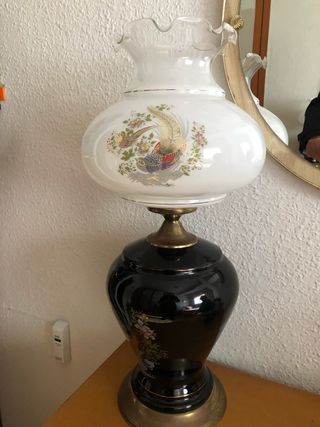 Lámpara y mesa de segunda mano por 15 € en Madrid en WALLAPOP Lámpara de mesa de segunda mano por 15 € en Madrid en WALLAPOP