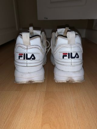 fila disruptor talla 40