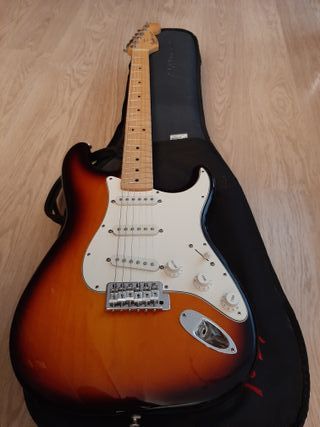 Guitarra FENDER STRATOCASTER mexicana 1993 de segunda mano por 700 EUR en  Zaragoza en WALLAPOP