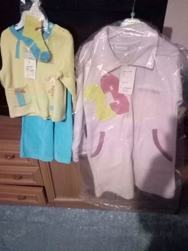 Pareja pijamita y batita niña/o.NUEVOS de segunda mano por 14 € en