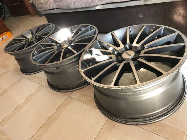 Llantas toora en 17 solo tengo 3