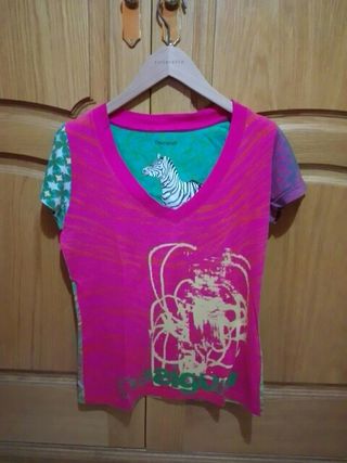 Camiseta Desigual de segunda mano por 5 € en Alicante en Camisetas Desigual de segunda mano en Alicante en WALLAPOP
