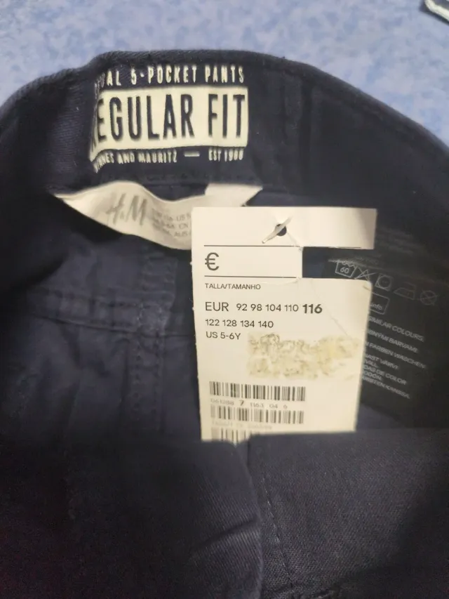 Pantalón marino H&M sin estrenar. T. 5 años